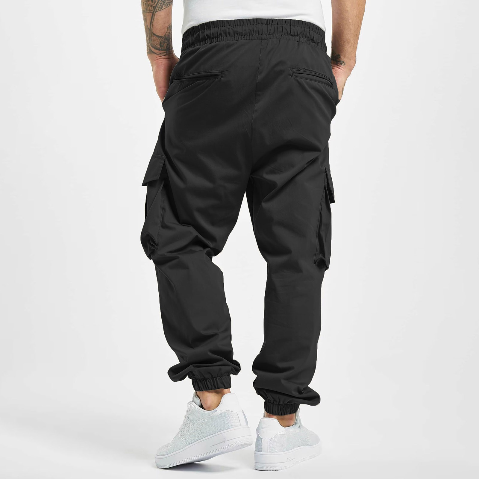 thumbnail image 5 of Pantalones cargo de color liso para hombre, aptos para todas las estaciones, con bolsillos. Mono deportivo informal de poliéster., 5 of 7